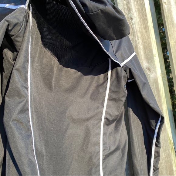 NIKE Women’s Athletics Canada Windrunner Jacket - Picture 5 of 6